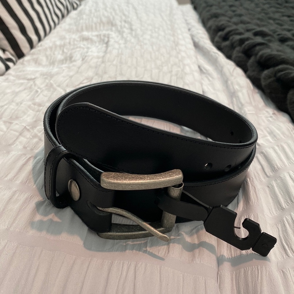 Black leather belt size medium